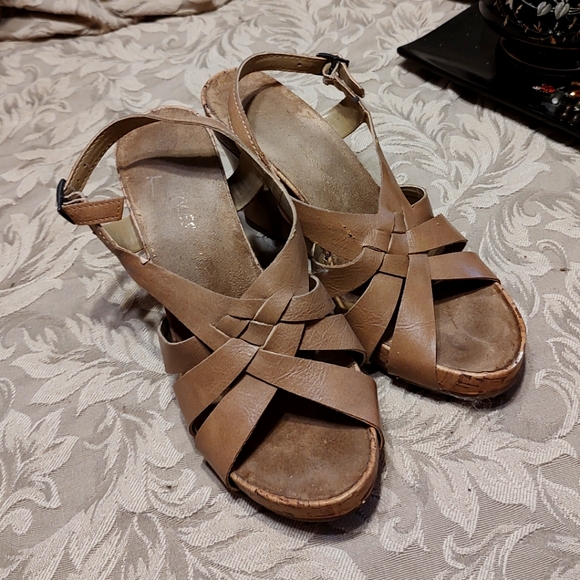 🤎 Super Comfy Vintage Aerosoles Tan & Cork Strappy Wedge Heels - 7.5M - Picture 5 of 15